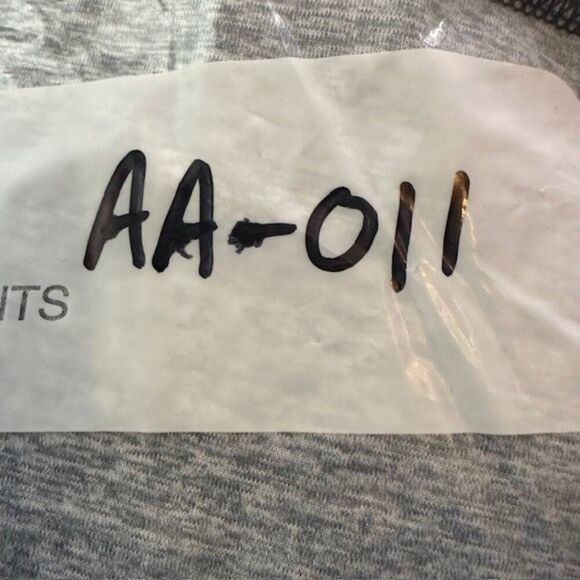 Tommy‎ Bahama Boy's Large (10-12) Gray and Charcoal Hoodie Top - Picture 5 of 5